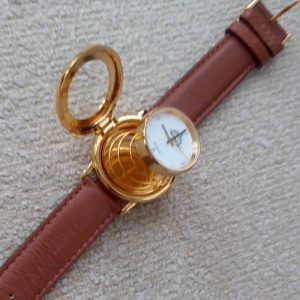 Break-Apart  Comedy Wristwatch